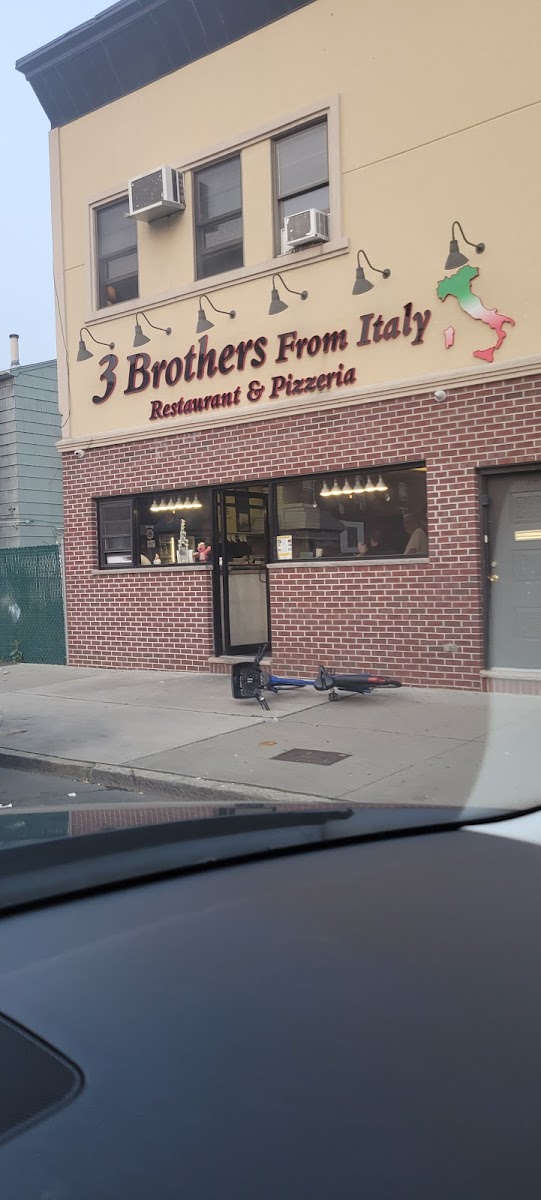 3 Bros Pizzeria